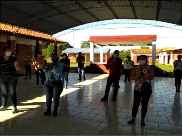 Protestan en escuela de Carmelo Peralta por remoción del director