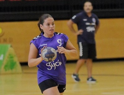 Marizza Faría se luce en el handbol español