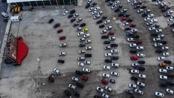La magia del autocine agotó entradas en Río tras su regreso por la pandemia » Ñanduti