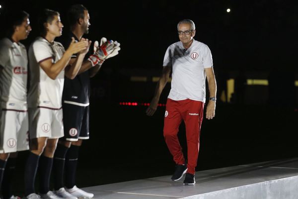 Gregorio Pérez se va de Universitario por culpa del Covid-19