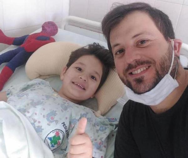 Niño baleado por policías: “Dios me dio poder, ya puedo caminar“