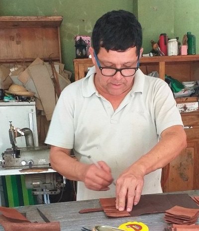 Artesano chulea crisis con las redes sociales | Crónica