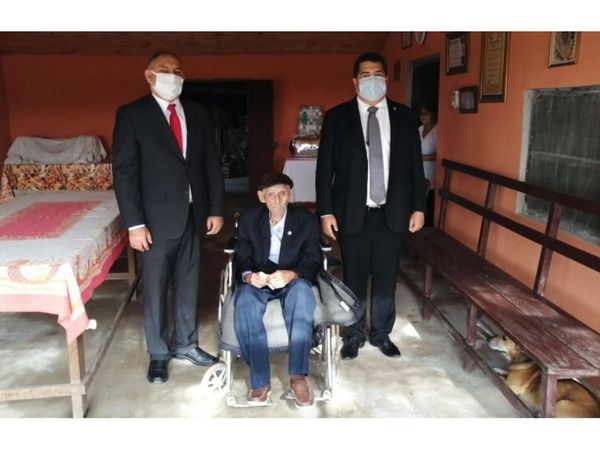 Homenaje a veteranos en conmemoración de la Paz del Chaco