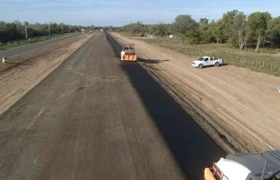 Los primeros metros de asfalto en renovada ruta - Interior - ABC Color