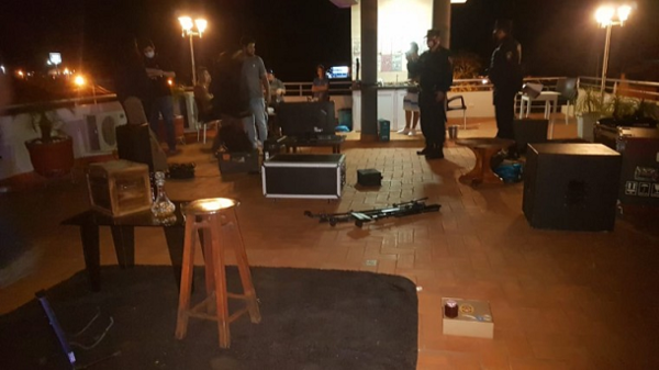 Policía intervino en cumpleaños y dueña dijo que seguiría el festejo