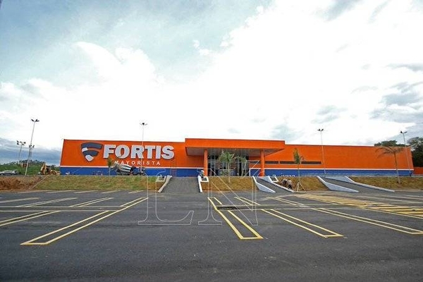 HOY / Viviana Miranda de la Gerencia de Marketing de Fortis, sobre la inauguración del local (Jockey Club - Avenida Eusebio Ayala)