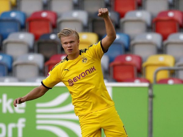 Un gol agónico de Haaland le da el triunfo al Dortmund