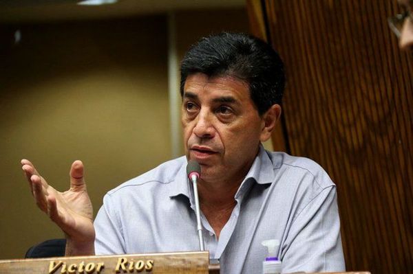 Víctor Ríos: “Petta no puede estar sin hacer el ridículo”