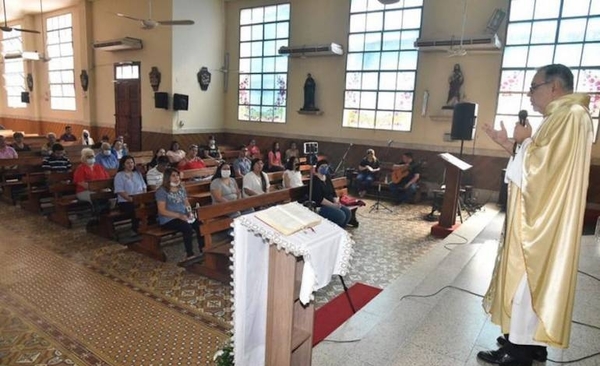 HOY / Iglesia Católica pide permitir más de 20 participantes en la misa