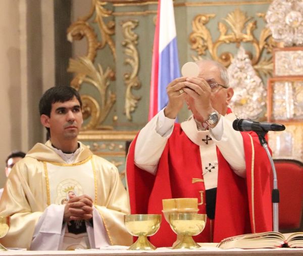 Iglesia Católica pide permitir más de 20 participantes en la misa