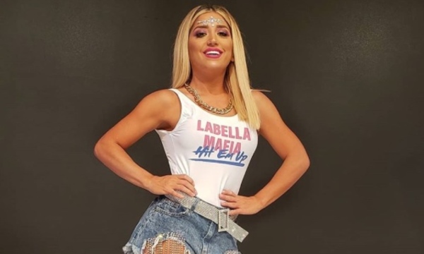 Kathy Di Quinto dedica una canción a los “bandidos”