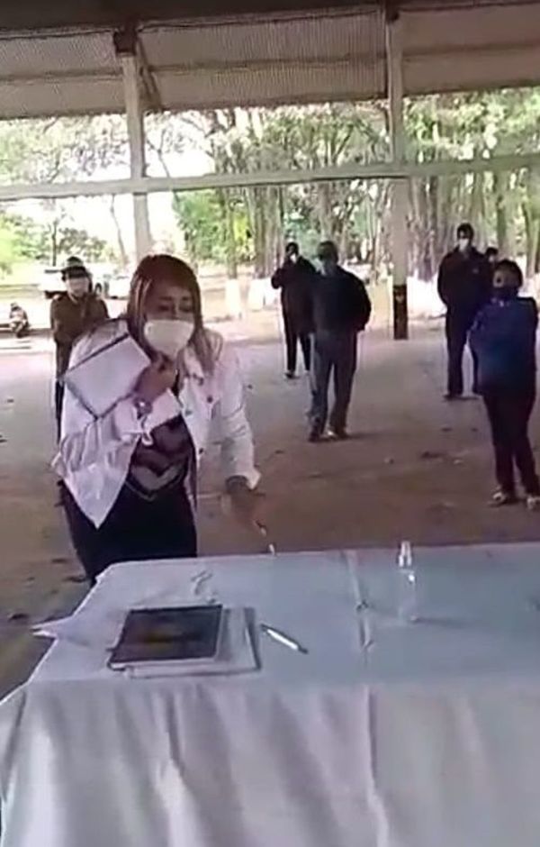 Concejala de Paraguarí dice que testeo de COVID-19 es un teatro y que el virus “no existe en San Roque” - Nacionales - ABC Color