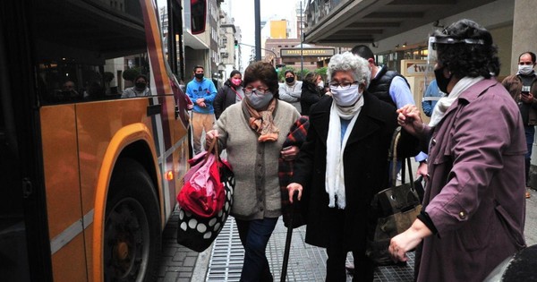 Otro contingente de paraguayos sale de Argentina y regresa al país