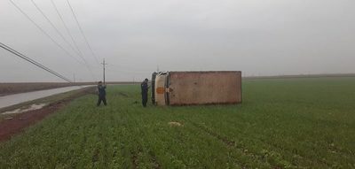Cuatro lesionados tras vuelco de transportador de caudales