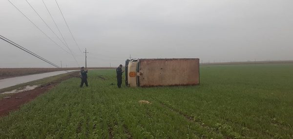 Cuatro lesionados tras vuelco de transportador de caudales