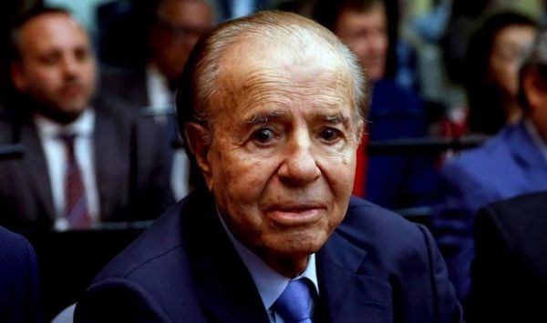 Ingresan al expresidente argentino Carlos Menem en una clínica de Buenos Aires