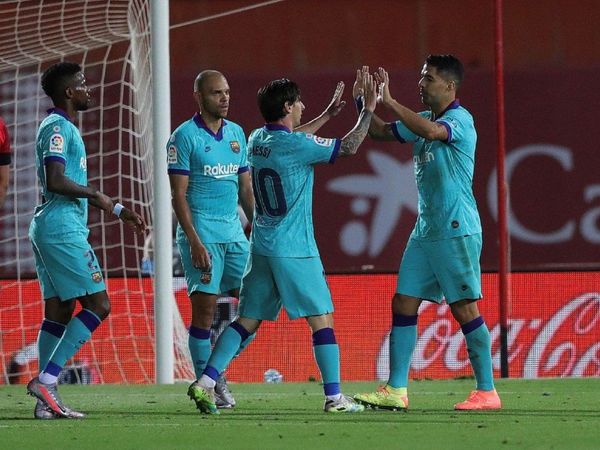 Barcelona golea y mete presión al Real Madrid