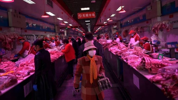 HOY / China informa 57 nuevos casos tras el brote en el mercado de Pekín
