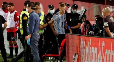 Joven invade el juego del Barça: Quería una foto con mi ídolo