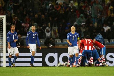 El frentazo de Alcaraz que venció a Buffon  - Fútbol - ABC Color