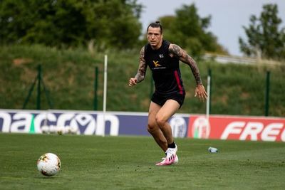 Santander y sus compañeros renuncian a un mes de sueldo - Fútbol - ABC Color