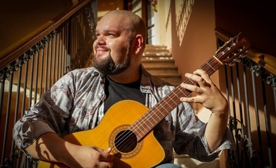 HOY / "Lento pero seguro" Fer Garbarino presenta su proyecto solista