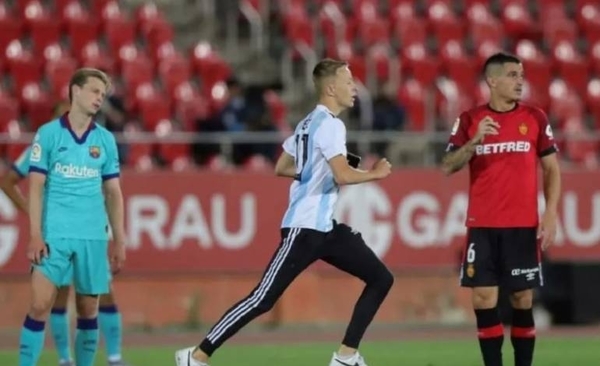 HOY / LaLiga tomará acciones penales por el hincha que invadió el campo