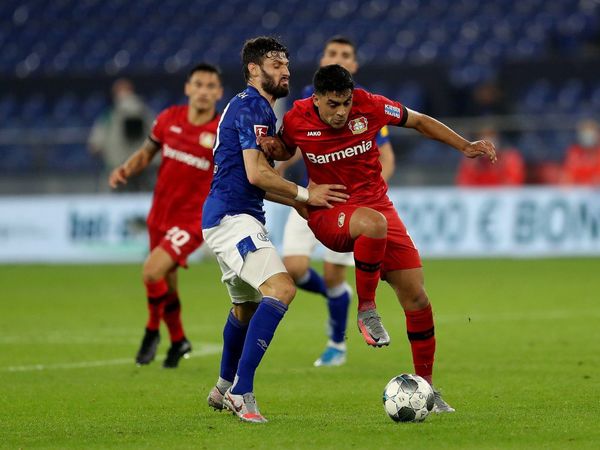 Un autogol de Miranda mete al Leverkusen en zona 'Champions'