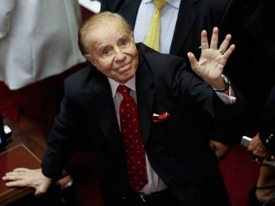 Carlos Menem permanece en Cuidados Intensivos por una neumonía