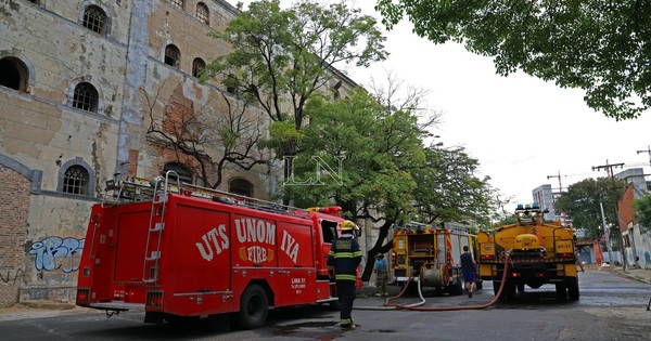 Controlan incendio en predio de ex cervecería en Asunción