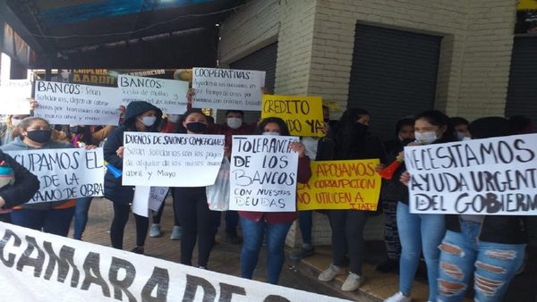 “No pedimos limosnas, sino créditos para levantarnos”