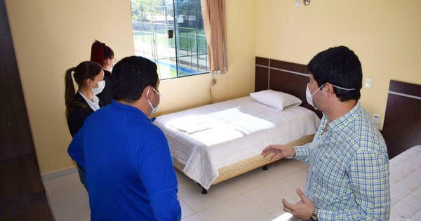 Suman 12 positivos al COVID-19 entre albergados en hoteles salud