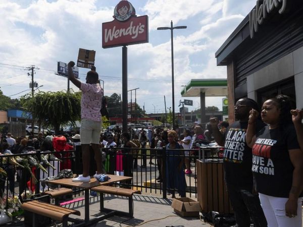 Muerte de joven negro en Atlanta reaviva protestas