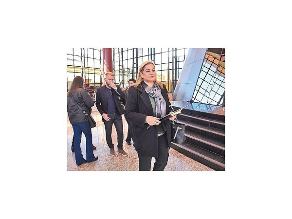 Esther Roa dice que también debería ser imputado Marito