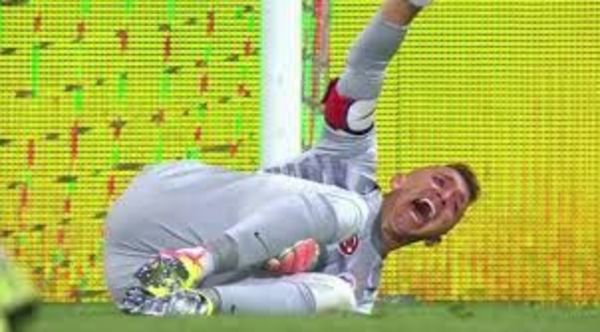 Escalofriante lesión de Muslera en el fútbol turco