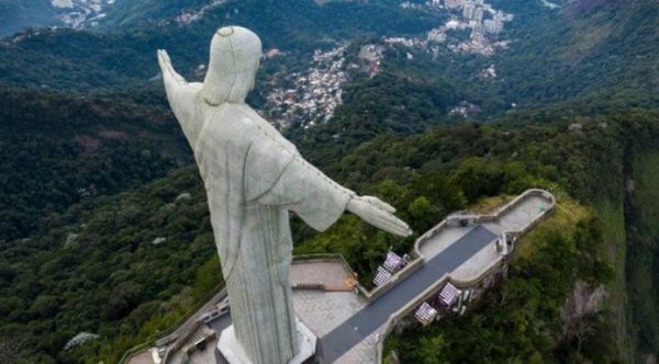 Brasil sobrepasa las 43.300 muertes por COVID-19 con cerca de 870.000 casos