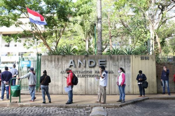 Privatizar la Ande implicará suba de tarifa del 100%, según Villordo