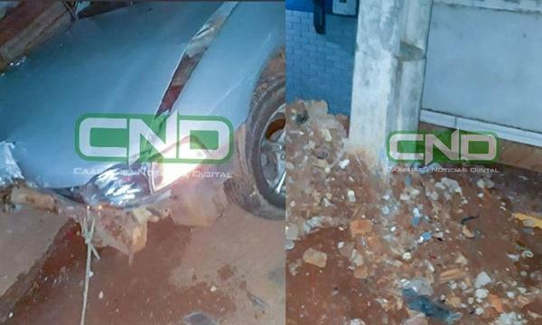 Chocó contra una columna de la ANDE y quedó detenido – Prensa 5