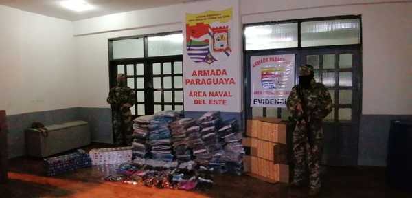 Marinos incautan mercaderías a orillas del río Paraná