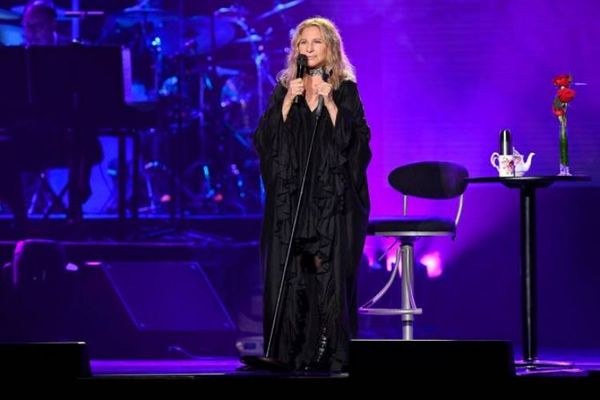 Barbra Streisand dona acciones de Disney a la hija de 6 años de George Floyd