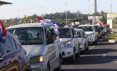HOY / Manifestación de jubilados del IPS en la Costanera de Asunción