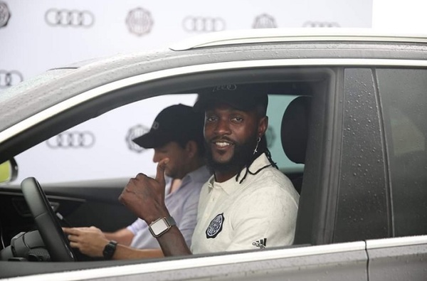 Traer a Adebayor puede costar un dineral, dicen