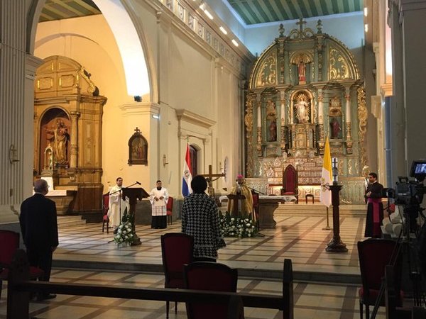 Mazzoleni responde a feligreses que piden reapertura de iglesias