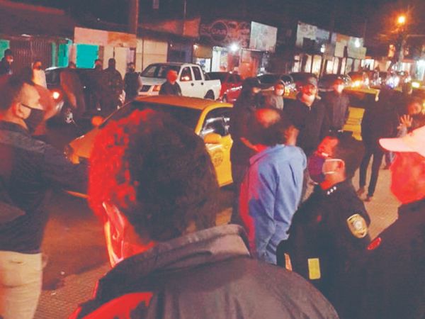 Uber denuncia a taxista por amenaza con arma