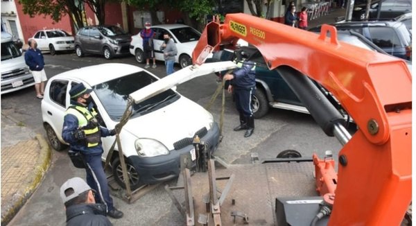 Asunción: PMT 'levanta' una veintena de motocicletas estacionadas en veredas | Noticias Paraguay