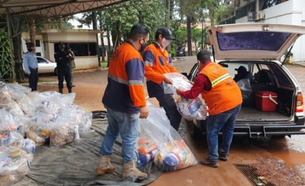 Entregan 2.000 kits de alimentos a trabajadores del volante en CDE