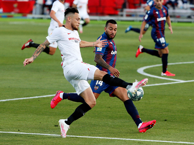 Frenada del Sevilla ante Levante en el final