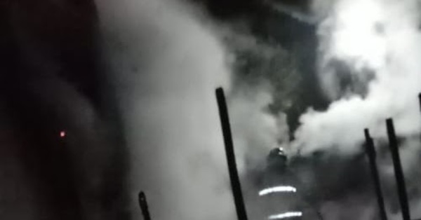 Barcequillo: se incendió un depósito en una obra de construcción