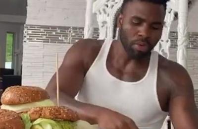 Jason Derulo se come 22 hamburguesas para celebrar su fama en Tik Tok y acaba muy mal - C9N