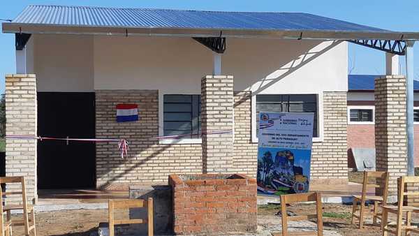 Gobernación inauguró aulas en escuelas indígenas de Puerto Casado